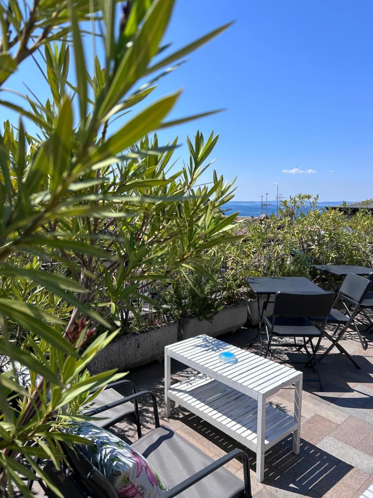 Hotel Casa Cavour Garda  Esterno foto